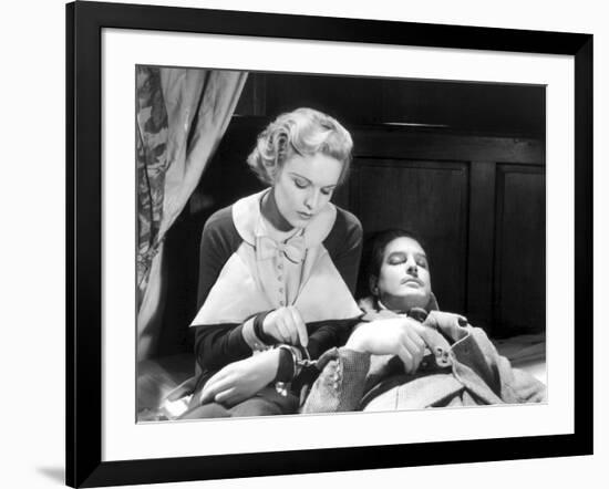 The 39 Steps, Madeleine Carroll, Robert Donat, 1935-null-Framed Photo