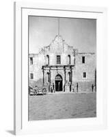 The Alamo in San Antonio, TX Photograph No.1 - San Antonio, TX-Lantern Press-Framed Art Print
