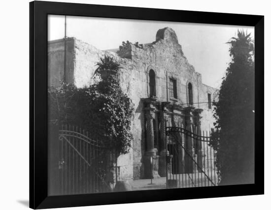 The Alamo in San Antonio, TX Photograph No.2 - San Antonio, TX-Lantern Press-Framed Art Print