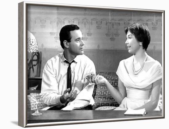 The Apartment, Jack Lemmon, Shirley MacLaine, 1960-null-Framed Photo