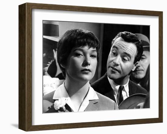 The Apartment, Shirley MacLaine, Jack Lemmon, 1960-null-Framed Photo