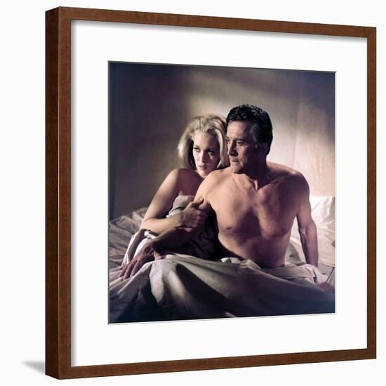 The Arrangement 1969 Directed by Elia Kazan Faye Dunaway and Kirk Douglas-null-Framed Photo