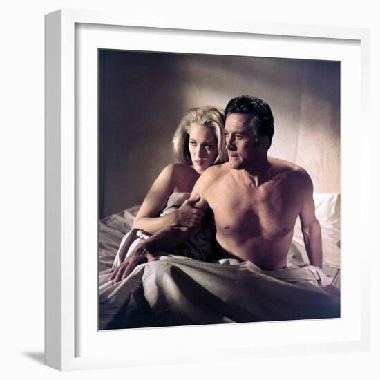 The Arrangement 1969 Directed by Elia Kazan Faye Dunaway and Kirk Douglas-null-Framed Photo