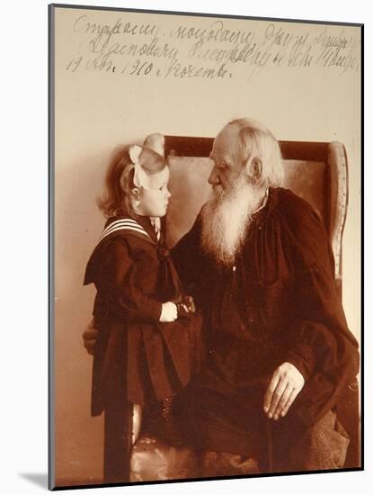 The Author Leon Tolstoy with His Granddaughter Tatiana in Yasnaya Polyana, 1910-Vladimir Grigorievich Chertkov-Mounted Giclee Print