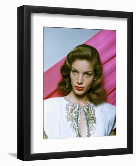 The Big Sleep, Lauren Bacall, Directed by Howard Hawks, 1946-null-Framed Photographic Print