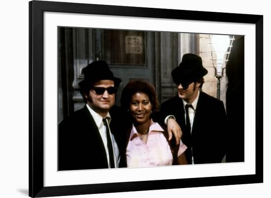 THE BLUES BROTHERS, 1980 directed by JOHN LANDIS Aretha Franklin between John Belushi and Dan Aykro-null-Framed Photo