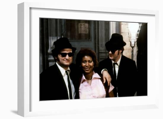 THE BLUES BROTHERS, 1980 directed by JOHN LANDIS Aretha Franklin between John Belushi and Dan Aykro-null-Framed Photo