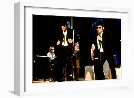 THE BLUES BROTHERS, 1980 directed by JOHN LANDIS Dan Aykroyd and John Belushi (photo)-null-Framed Photo