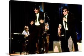 THE BLUES BROTHERS, 1980 directed by JOHN LANDIS Dan Aykroyd and John Belushi (photo)-null-Stretched Canvas