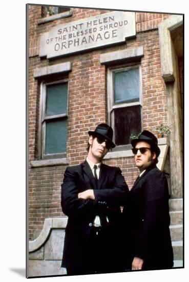 THE BLUES BROTHERS, 1980 directed by JOHN LANDIS Dan Aykroyd and John Belushi (photo)-null-Mounted Photo