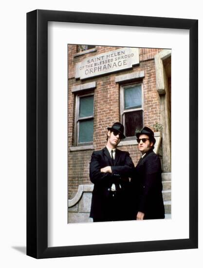 THE BLUES BROTHERS, 1980 directed by JOHN LANDIS Dan Aykroyd and John Belushi (photo)-null-Framed Photo