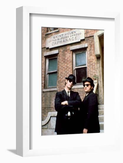 THE BLUES BROTHERS, 1980 directed by JOHN LANDIS Dan Aykroyd and John Belushi (photo)-null-Framed Photo