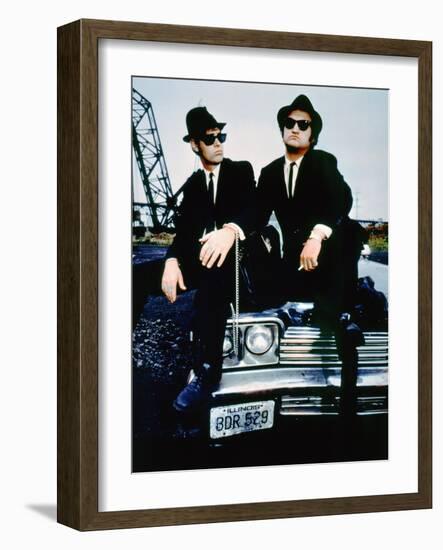 THE BLUES BROTHERS, 1980 directed by JOHN LANDIS Dan Aykroyd and John Belushi (photo)-null-Framed Photo