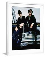 THE BLUES BROTHERS, 1980 directed by JOHN LANDIS Dan Aykroyd and John Belushi (photo)-null-Framed Photo