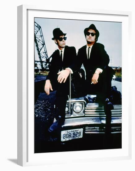 THE BLUES BROTHERS, 1980 directed by JOHN LANDIS Dan Aykroyd and John Belushi (photo)-null-Framed Photo