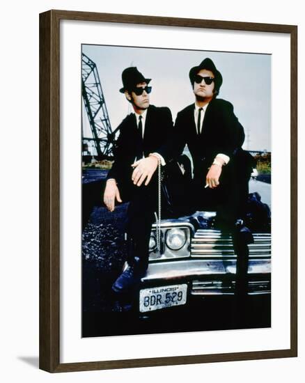 THE BLUES BROTHERS, 1980 directed by JOHN LANDIS Dan Aykroyd and John Belushi (photo)-null-Framed Photo