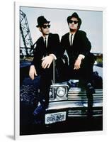 THE BLUES BROTHERS, 1980 directed by JOHN LANDIS Dan Aykroyd and John Belushi (photo)-null-Framed Photo