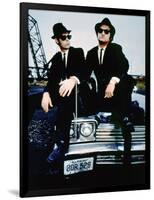 THE BLUES BROTHERS, 1980 directed by JOHN LANDIS Dan Aykroyd and John Belushi (photo)-null-Framed Photo