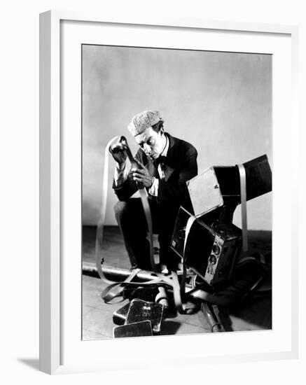 The Cameraman, Buster Keaton, 1928-null-Framed Photo