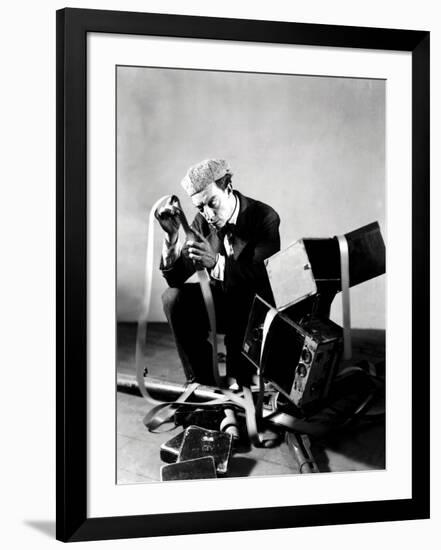 The Cameraman, Buster Keaton, 1928-null-Framed Photo