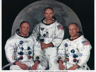 https://imgc.allpostersimages.com/img/posters/the-crew-of-apollo-11-1969_u-L-Q1IENDQ0.jpg?artPerspective=n