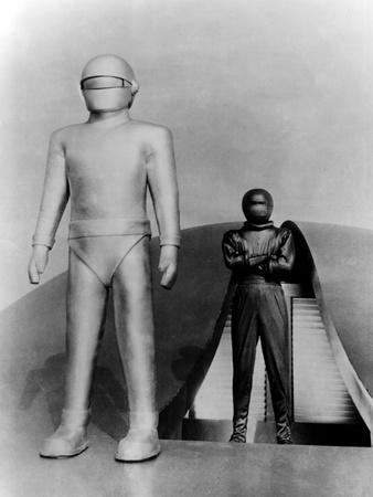 https://imgc.allpostersimages.com/img/posters/the-day-the-earth-stood-still-gort-michael-rennie-1951_u-L-Q12PARF0.jpg?artPerspective=n