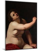 The Death of Cleopatra, 1620 (Oil on Canvas)-Artemisia Gentileschi-Mounted Giclee Print