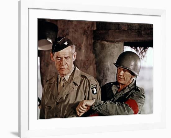 THE DIRTY DOZEN, 1967 directed by ROBERT ALDRICH Robert Ryan and Charles Bronson (photo)-null-Framed Photo