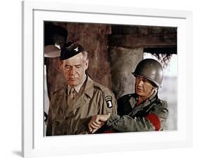 THE DIRTY DOZEN, 1967 directed by ROBERT ALDRICH Robert Ryan and Charles Bronson (photo)-null-Framed Photo