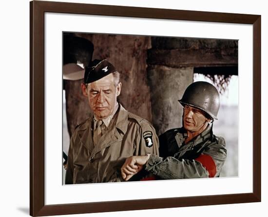 THE DIRTY DOZEN, 1967 directed by ROBERT ALDRICH Robert Ryan and Charles Bronson (photo)-null-Framed Photo