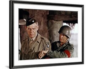 THE DIRTY DOZEN, 1967 directed by ROBERT ALDRICH Robert Ryan and Charles Bronson (photo)-null-Framed Photo