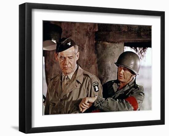 THE DIRTY DOZEN, 1967 directed by ROBERT ALDRICH Robert Ryan and Charles Bronson (photo)-null-Framed Photo