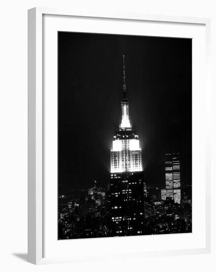 The Empire State Building Lights up at Night-null-Framed Premium Photographic Print