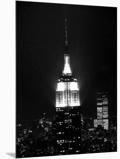 The Empire State Building Lights up at Night-null-Mounted Photographic Print