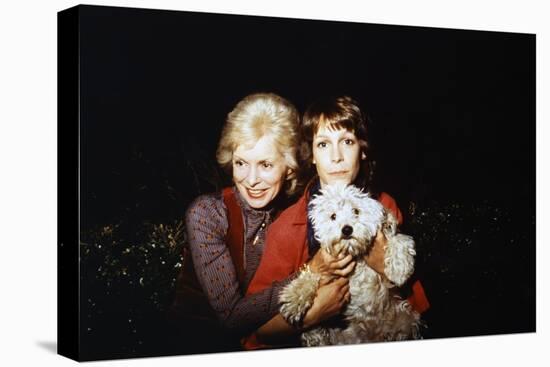 THE FOG, 1980 directed by JOHN CARPENTER Janet Leigh and sa fille Jamie Lee Curtis sur le tournage -null-Stretched Canvas