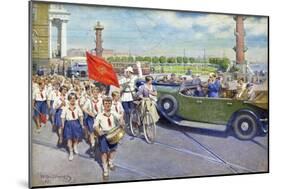 The Foreign Tourists in Leningrad, 1937 (Oil on Canvas)-Ivan Alexeyevich Vladimirov-Mounted Giclee Print