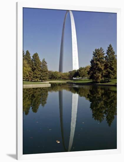 The Gateway Arch-null-Framed Photographic Print