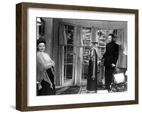 The Ghost and Mrs. Muir, Gene Tierney, Rex Harrison, 1947-null-Framed Photo