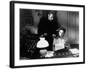 The Ghost And Mrs. Muir, Rex Harrison, Gene Tierney, 1947-null-Framed Photo