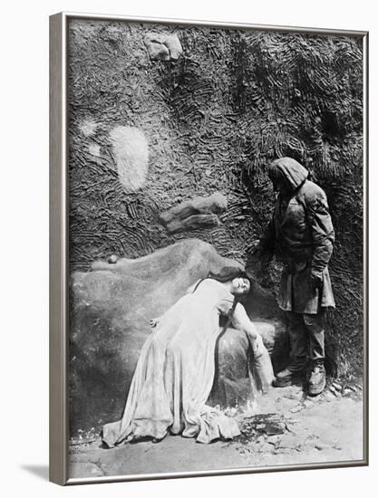 The Golem, 1920 (Der Golem, Wie Er in Die Welt Kam)-null-Framed Photographic Print