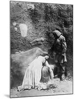 The Golem, 1920 (Der Golem, Wie Er in Die Welt Kam)-null-Mounted Photographic Print