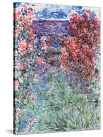 The House at Giverny Under the Roses, 1925-Claude Monet-Stretched Canvas
