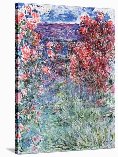 The House at Giverny Under the Roses, 1925-Claude Monet-Stretched Canvas