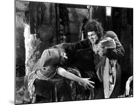 THE HUNCHBACK OF NOTRE DAME by Wallace Worsley-null-Mounted Photo