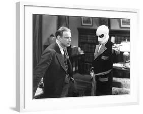 The Invisible Man, William Harrigan, Claude Rains, 1933-null-Framed Photo