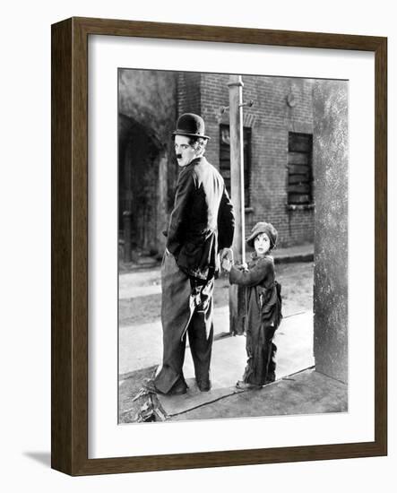 The Kid, Charles Chaplin, Jackie Coogan, 1921-null-Framed Photo