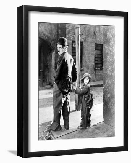 The Kid, Charles Chaplin, Jackie Coogan, 1921-null-Framed Photo