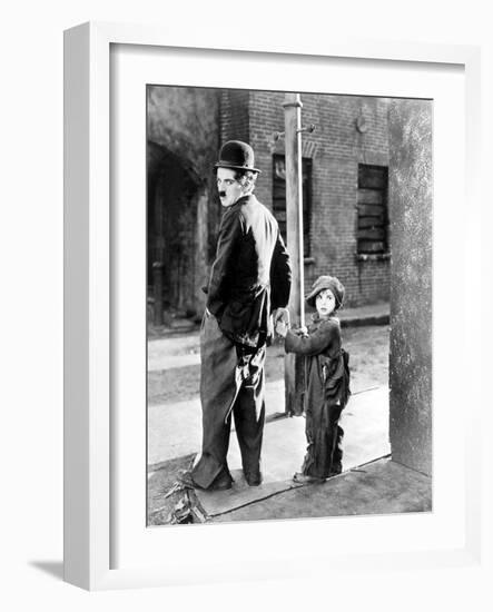 The Kid, Charles Chaplin, Jackie Coogan, 1921-null-Framed Photo