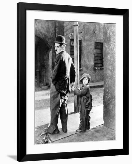 The Kid, Charles Chaplin, Jackie Coogan, 1921-null-Framed Photo