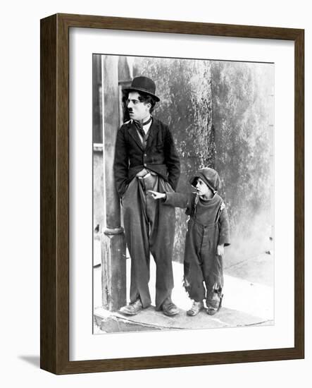 The Kid, Charles Chaplin, Jackie Coogan, 1921-null-Framed Photo